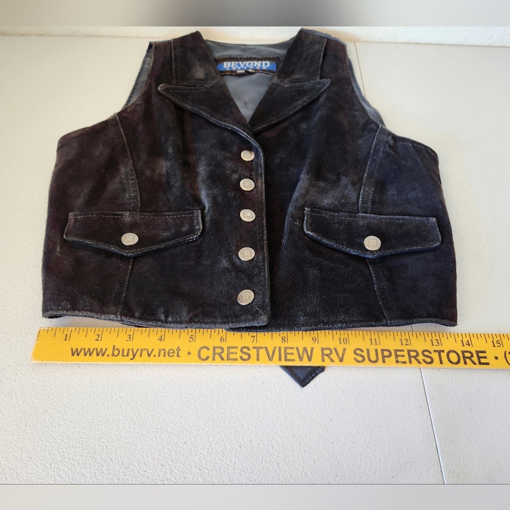 Beyond Leather Vintage Western Vest - Picture 7 of 11